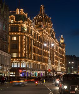 800px-Harrods_at_Night,_London_-_Nov_2012